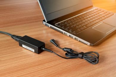 External power supply with laptop