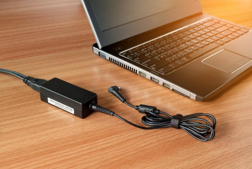 External power supply with laptop