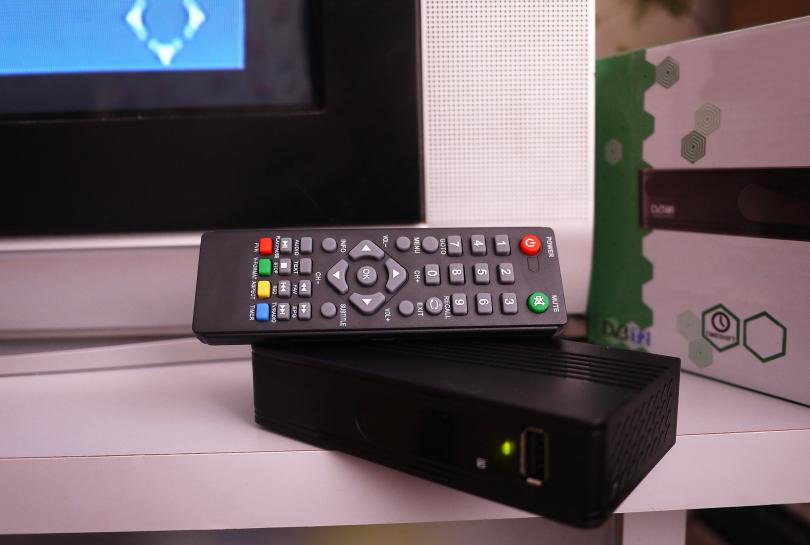 Set-top box for receiving video and TV signal